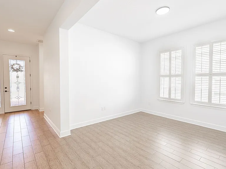10667 Cardera Dr — Photo 23