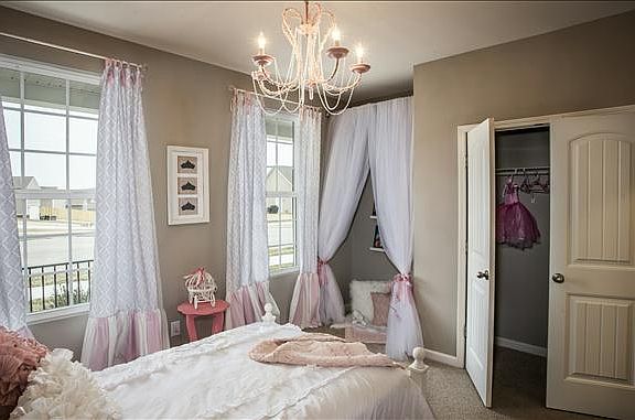 Secondary bedroom