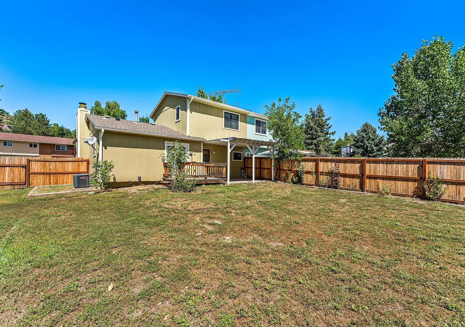 Near Downtown Castle Rock Location With No Hoa And Huge Yard — Photo 2