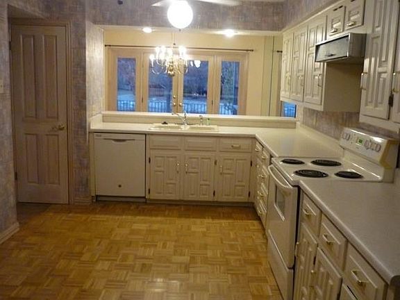 3rd image of 2943 Country Place Cir