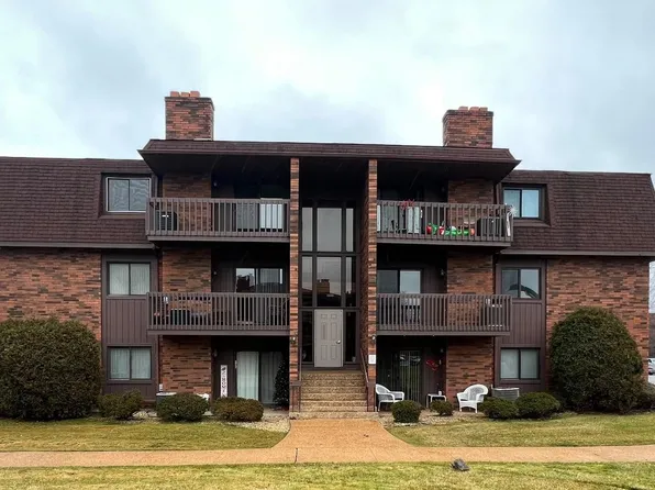 2049 W 45th Ave #303, Highland, IN 46322