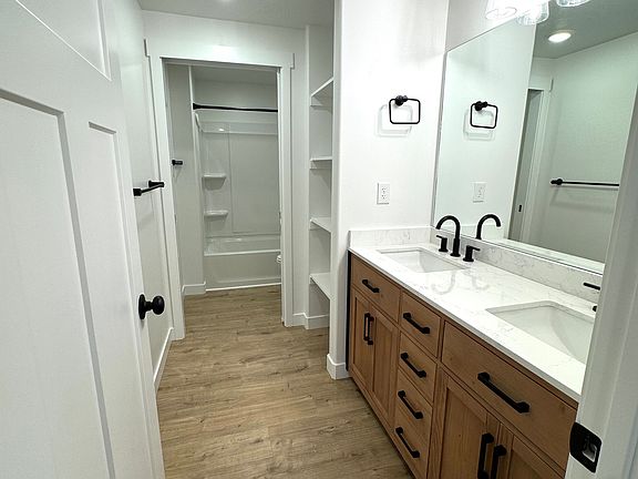 5th image of 3361 W Pond Dr