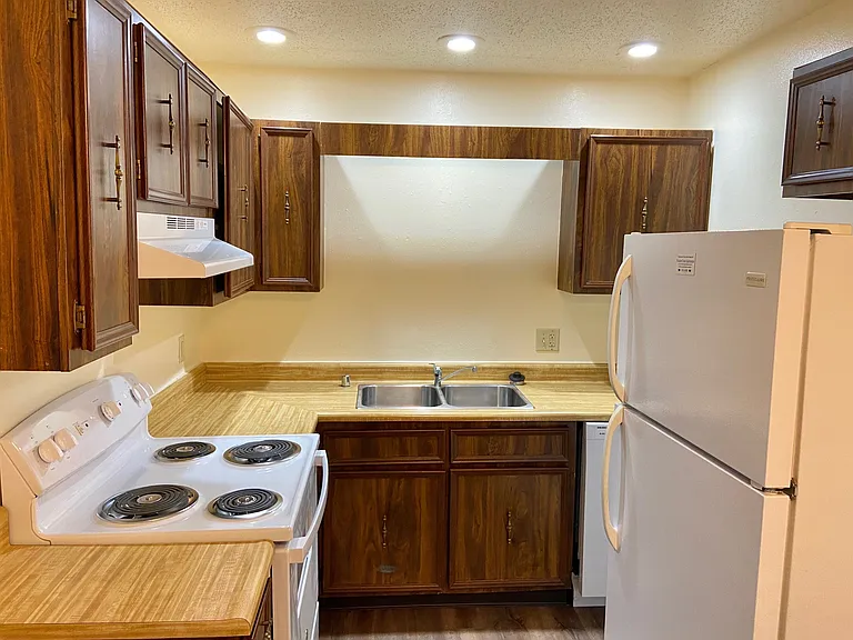 Windsor Crest Apartments — Photo 53