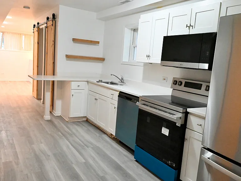 1528 W Chestnut St #B — Photo 13