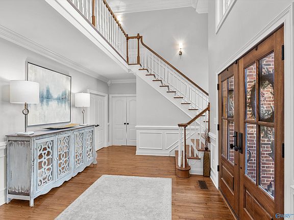 4th image of 200 Tea Rose Ct