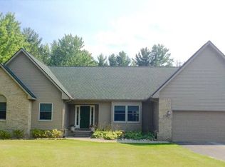 6490 Golf Club Rd, Howell, MI 48843