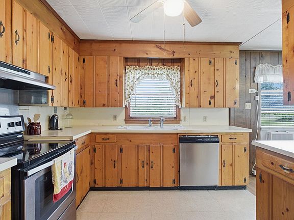 5th image of 805 Goss Rd