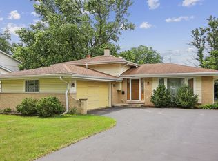 17W455 Concord Pl, Darien, IL