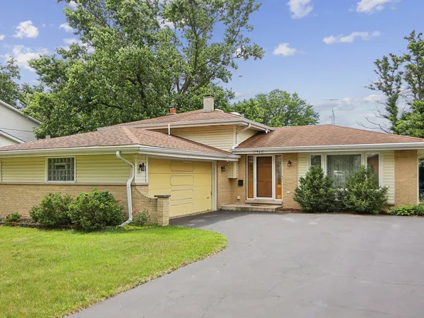17W455 Concord Pl, Darien, IL 60561