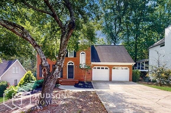 1st image of 721 Helga Dr NE