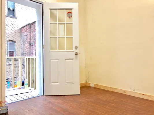 Rented by Premier Metro Realty Corp | media 8