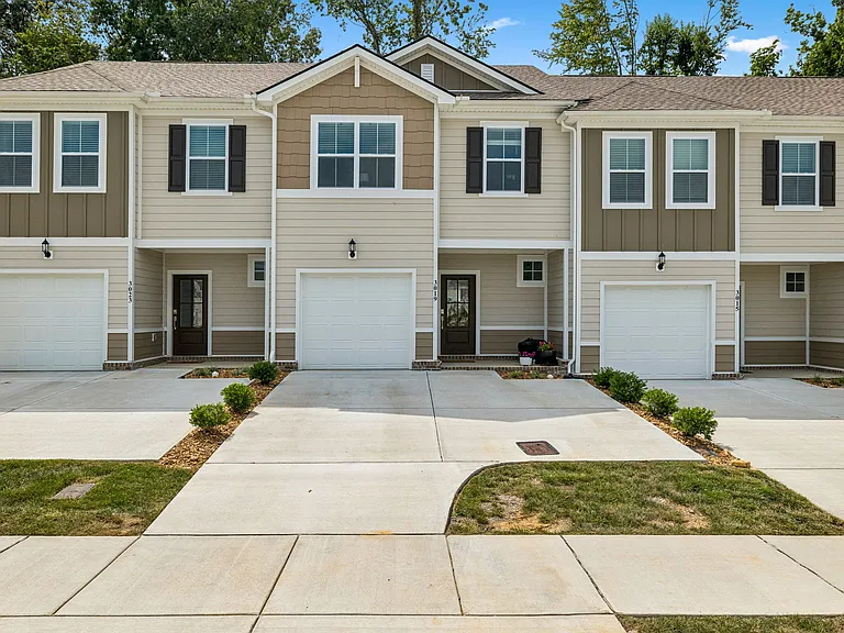 3019 Seguaro Ln — Photo 1