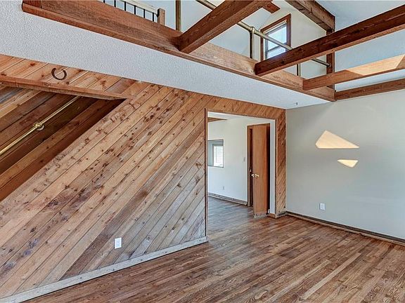 5th image of 3826 Meadow Ln