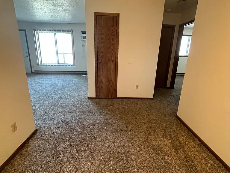 1612 E Gateway Cir S — Photo 7