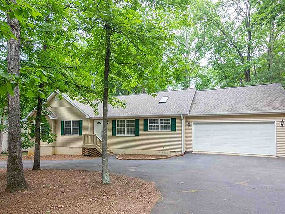 3rd image of 5 W Lake Forest Dr