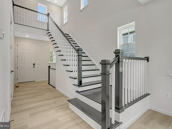 2nd image of 2060 Springvale Dr