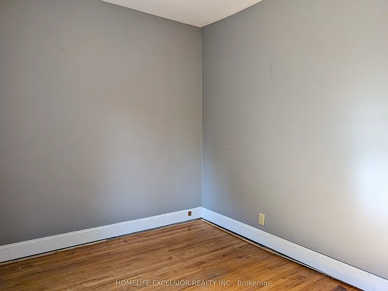 1478 Simcoe St N — Photo 15