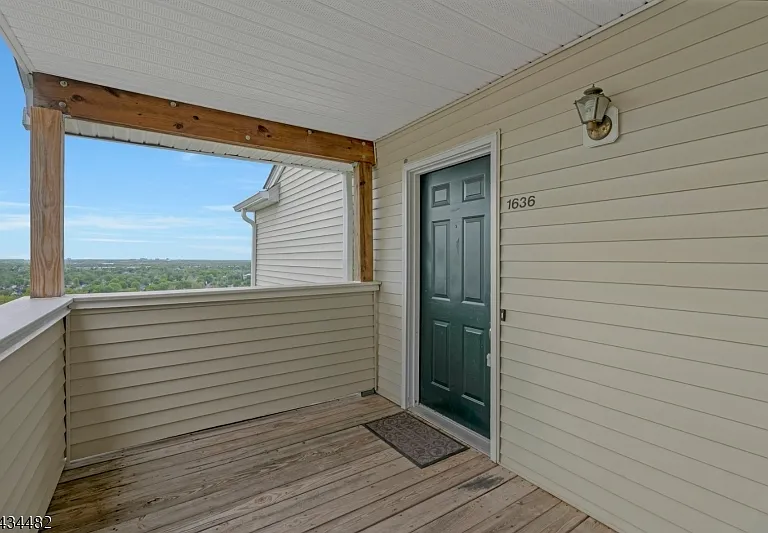 1636 King Ct — Photo 3