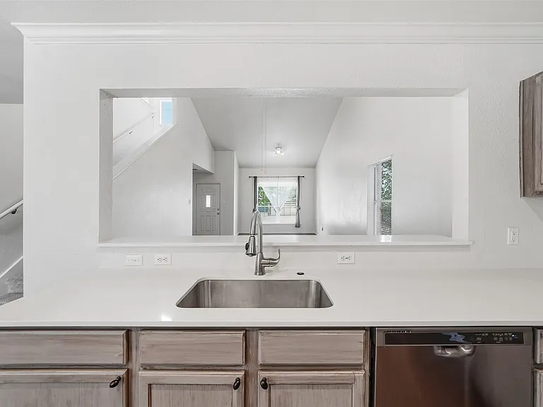 104 Carol Ave — Photo 14