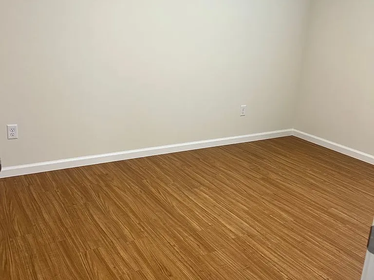 476 London Ct — Photo 16