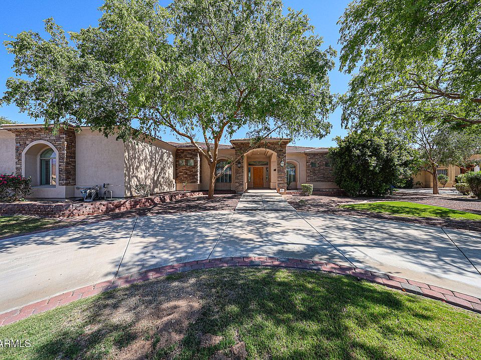 1st image of 925 E Valencia Drive