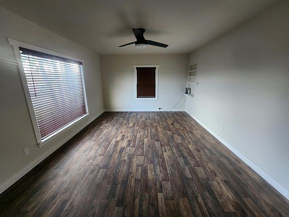 2nd image of 923 Shasta Dr