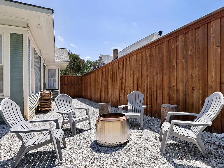 829 N Madison Ave — Photo 17