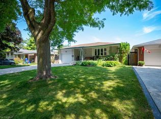 634 Cedargrove Pl, Waterloo, ON N2L 4Y9
