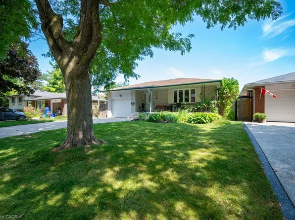 634 Cedargrove Pl, Waterloo, ON N2L 4Y9