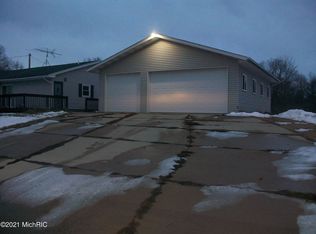 9531 S Cedar Creek Rd, Dowling, MI 49050