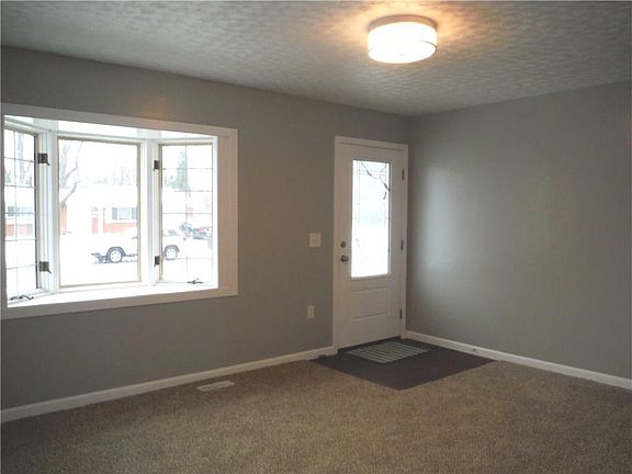 5th image of 815 Hyer St