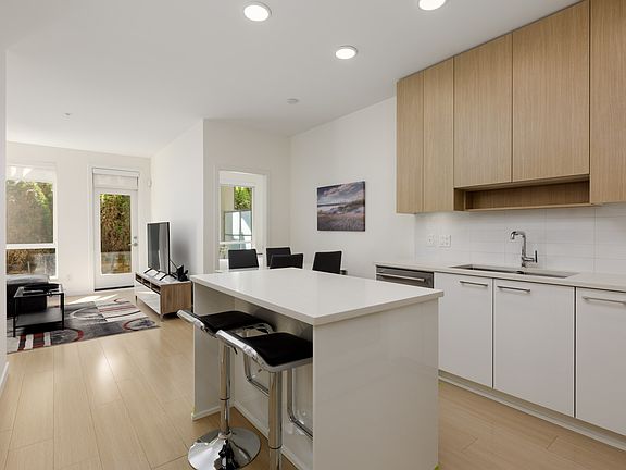 5th image of 5460 Broadway #212