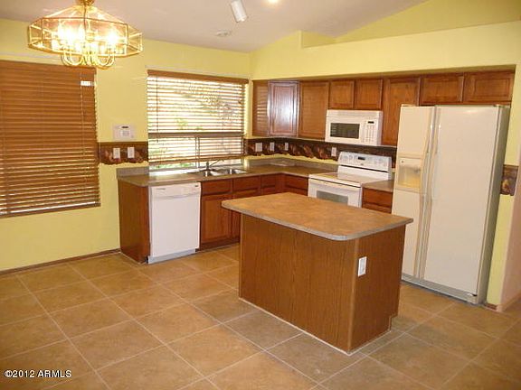 4th image of 42582 W Bunker Dr