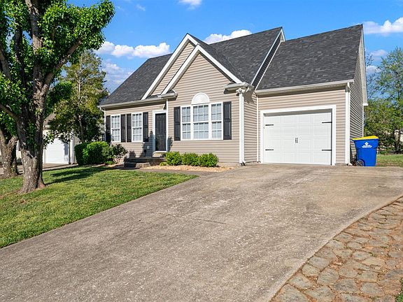 3rd image of 126 River Wye Dr
