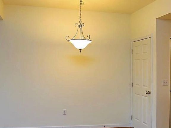 4th image of 701 Townhouse Dr #701