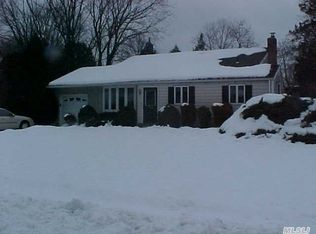 943 Thompson Dr, Bay Shore, NY 11706