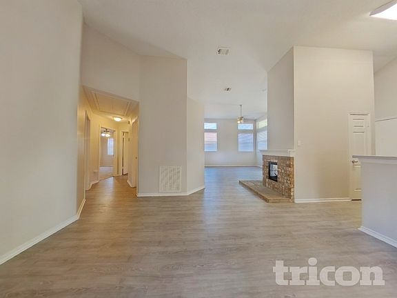 5th image of 5328 Waterford Dr