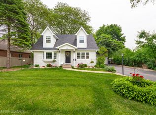 215 Rush St, Roselle, IL 60172