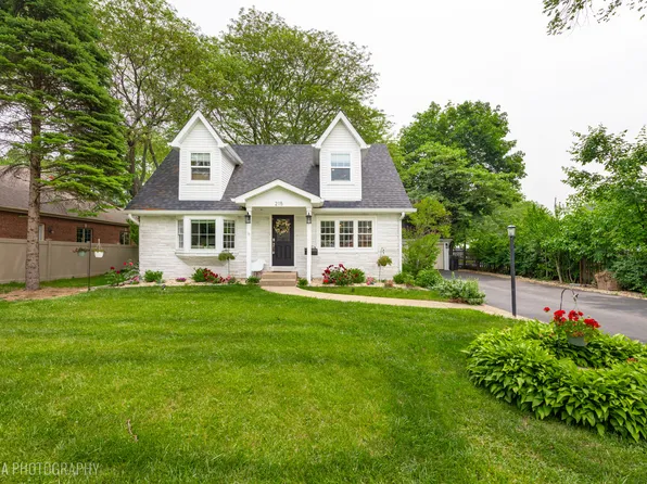 215 Rush St, Roselle, IL 60172