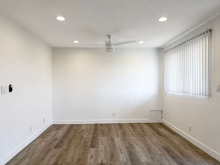 2226 Lewis Ave — Photo 2