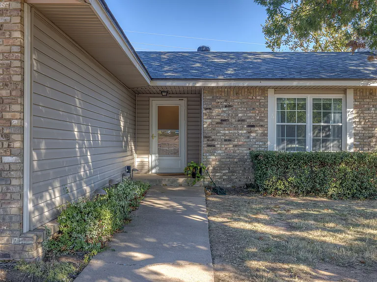 2909 W 61st Pl S — Photo 48