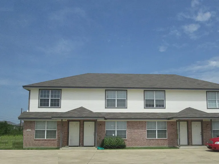 809 Leifester Cir — Photo 1