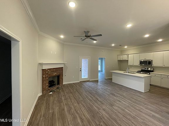 3rd image of 509 Stone Brook Pl