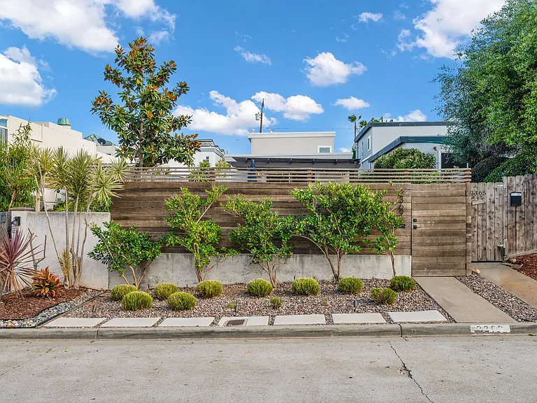 2369 Loring St — Photo 2