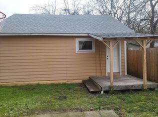 809 SE 12th St, Grants Pass, OR 97526