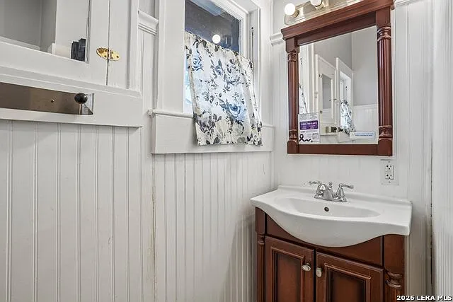 821 E Quincy St — Photo 15