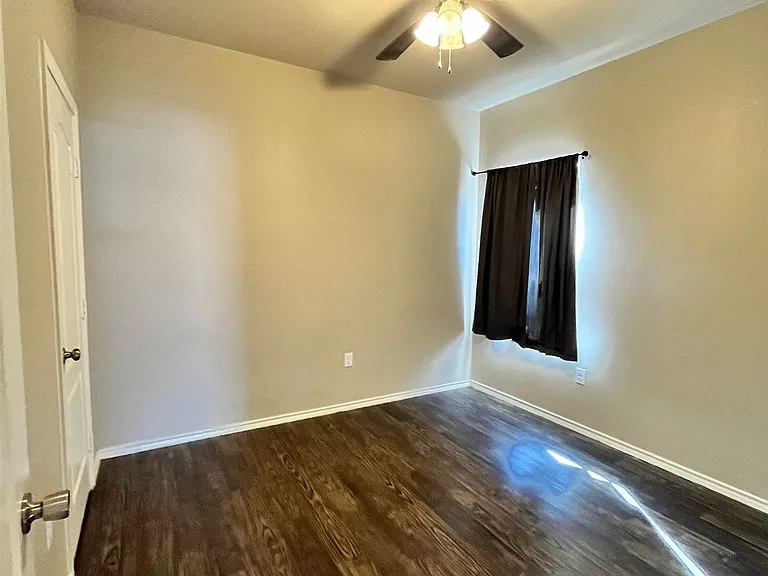 5816 Deauville St — Photo 14