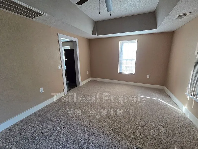 3 bed, 1.0 bath, 900 sqft, $1,499 — Photo 4