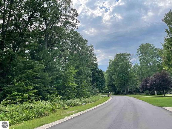 5th image of Oak Marr Dr