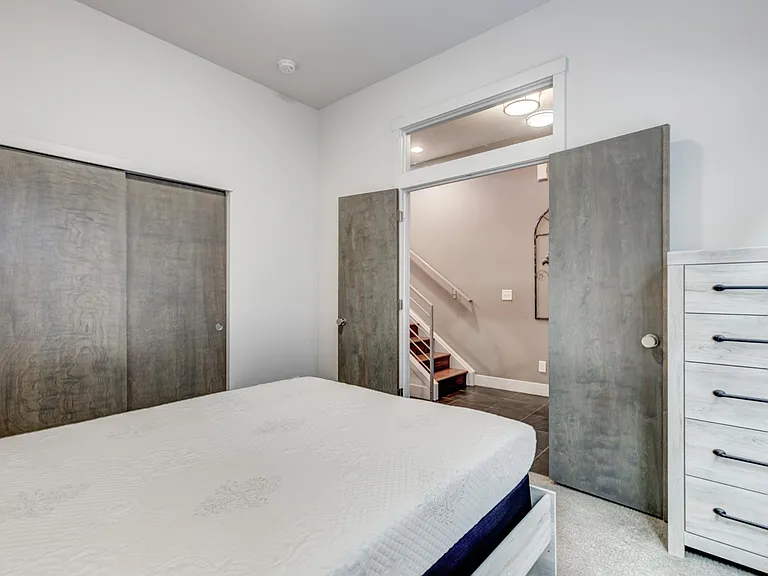 2103 W 32nd Ave #8 — Photo 32